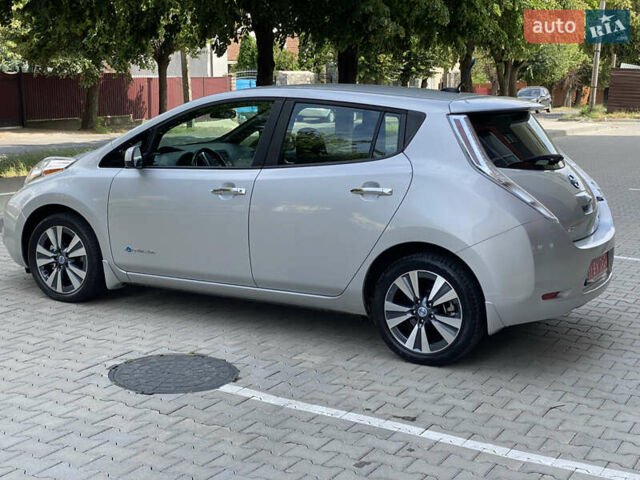 Серый Ниссан Лиф, объемом двигателя 0 л и пробегом 147 тыс. км за 4400 $, фото 7 на Automoto.ua