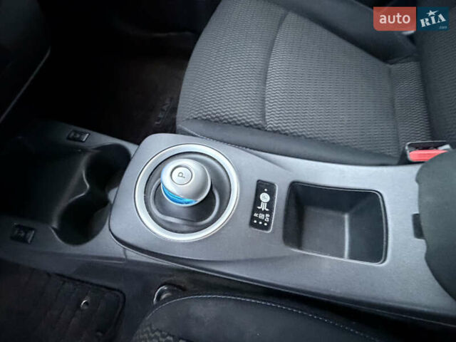 Серый Ниссан Лиф, объемом двигателя 0 л и пробегом 86 тыс. км за 6999 $, фото 25 на Automoto.ua