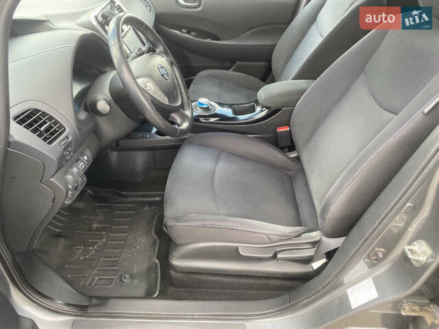 Сірий Ніссан Ліф, об'ємом двигуна 0 л та пробігом 133 тис. км за 6250 $, фото 11 на Automoto.ua