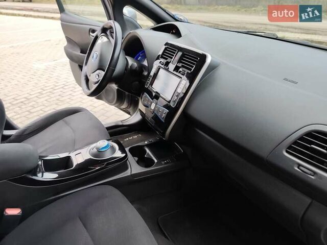 Серый Ниссан Лиф, объемом двигателя 0 л и пробегом 100 тыс. км за 5999 $, фото 42 на Automoto.ua