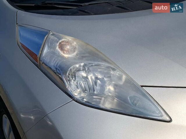 Серый Ниссан Лиф, объемом двигателя 0 л и пробегом 77 тыс. км за 7540 $, фото 4 на Automoto.ua