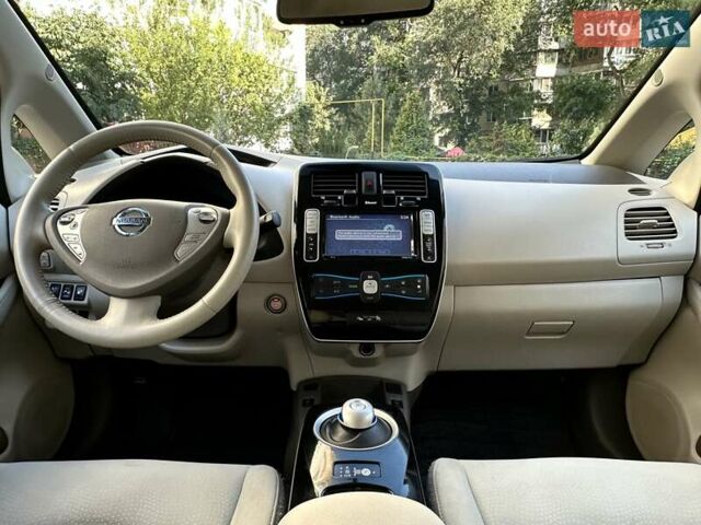 Серый Ниссан Лиф, объемом двигателя 0 л и пробегом 146 тыс. км за 6800 $, фото 15 на Automoto.ua