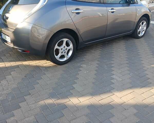 Сірий Ніссан Ліф, об'ємом двигуна 0 л та пробігом 142 тис. км за 7200 $, фото 1 на Automoto.ua