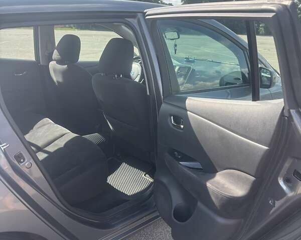 Серый Ниссан Лиф, объемом двигателя 0 л и пробегом 140 тыс. км за 7400 $, фото 10 на Automoto.ua