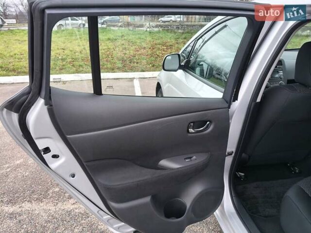 Серый Ниссан Лиф, объемом двигателя 0 л и пробегом 46 тыс. км за 7500 $, фото 20 на Automoto.ua