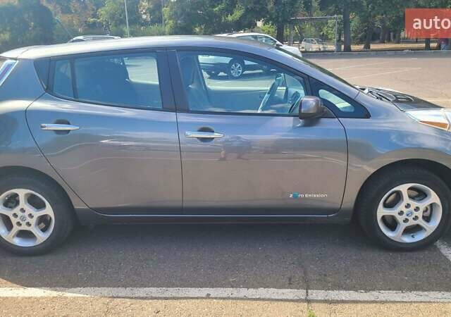 Сірий Ніссан Ліф, об'ємом двигуна 0 л та пробігом 81 тис. км за 7800 $, фото 2 на Automoto.ua