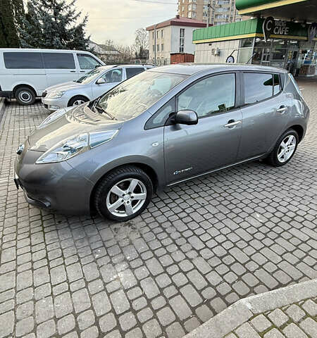 Серый Ниссан Лиф, объемом двигателя 0 л и пробегом 156 тыс. км за 5550 $, фото 2 на Automoto.ua