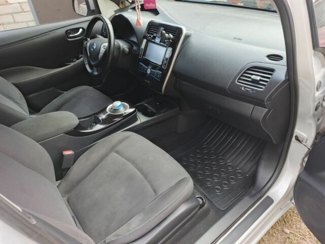 Серый Ниссан Лиф, объемом двигателя 0 л и пробегом 240 тыс. км за 7150 $, фото 18 на Automoto.ua