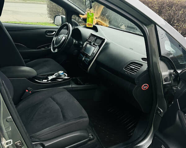 Серый Ниссан Лиф, объемом двигателя 0 л и пробегом 130 тыс. км за 7500 $, фото 7 на Automoto.ua