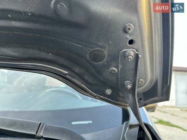 Сірий Ніссан Ліф, об'ємом двигуна 0 л та пробігом 154 тис. км за 8200 $, фото 48 на Automoto.ua