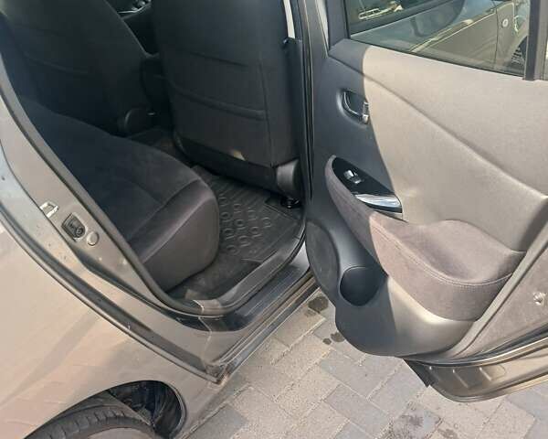 Сірий Ніссан Ліф, об'ємом двигуна 0 л та пробігом 142 тис. км за 7200 $, фото 21 на Automoto.ua