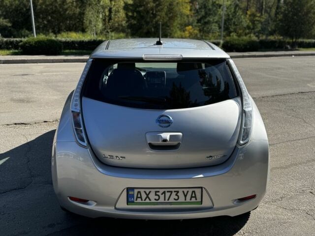 Серый Ниссан Лиф, объемом двигателя 0 л и пробегом 77 тыс. км за 7000 $, фото 3 на Automoto.ua