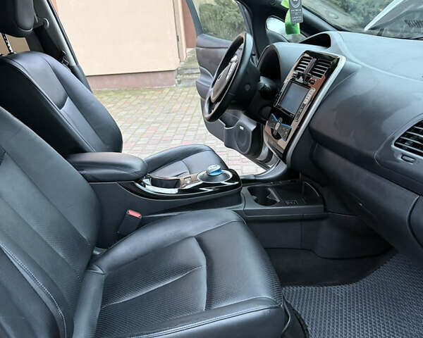 Серый Ниссан Лиф, объемом двигателя 0 л и пробегом 133 тыс. км за 6850 $, фото 10 на Automoto.ua