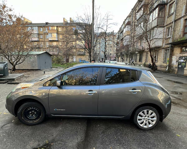 Серый Ниссан Лиф, объемом двигателя 0 л и пробегом 85 тыс. км за 7000 $, фото 6 на Automoto.ua