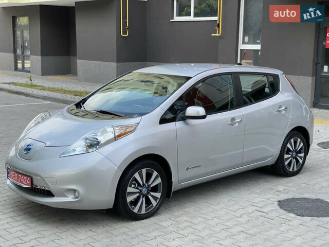 Серый Ниссан Лиф, объемом двигателя 0 л и пробегом 147 тыс. км за 4400 $, фото 10 на Automoto.ua