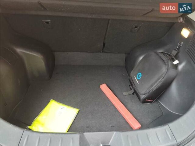 Серый Ниссан Лиф, объемом двигателя 0 л и пробегом 100 тыс. км за 5999 $, фото 56 на Automoto.ua
