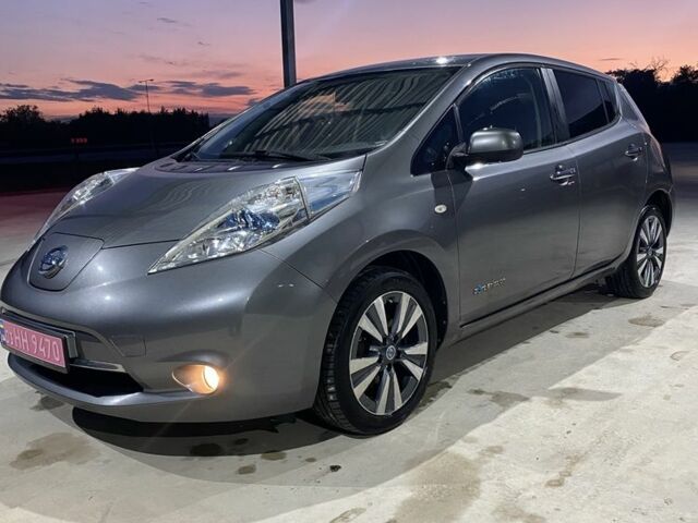 Сірий Ніссан Ліф, об'ємом двигуна 0 л та пробігом 131 тис. км за 6550 $, фото 3 на Automoto.ua