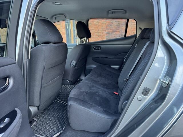 Серый Ниссан Лиф, объемом двигателя 0 л и пробегом 125 тыс. км за 8500 $, фото 6 на Automoto.ua