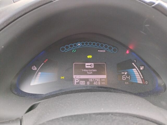 Серый Ниссан Лиф, объемом двигателя 0 л и пробегом 196 тыс. км за 5499 $, фото 5 на Automoto.ua