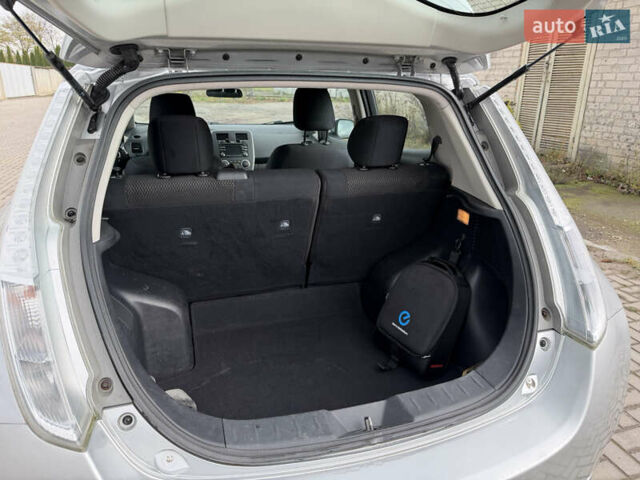 Серый Ниссан Лиф, объемом двигателя 0 л и пробегом 134 тыс. км за 6499 $, фото 14 на Automoto.ua