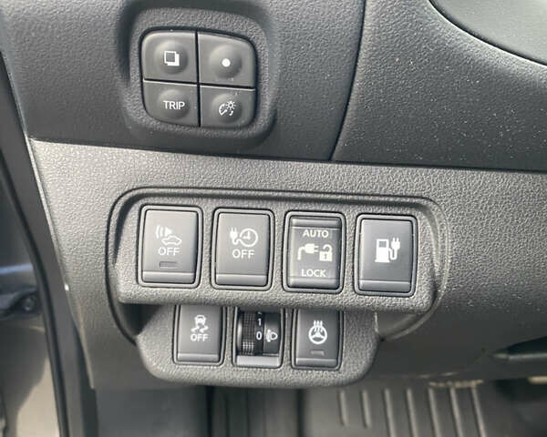 Сірий Ніссан Ліф, об'ємом двигуна 0 л та пробігом 133 тис. км за 6250 $, фото 13 на Automoto.ua