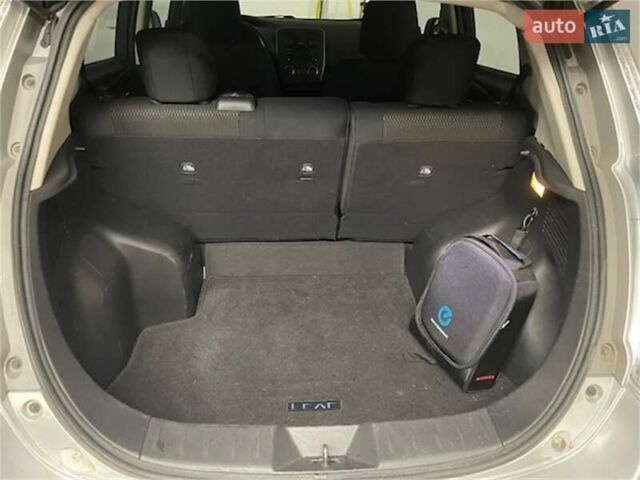 Сірий Ніссан Ліф, об'ємом двигуна 0 л та пробігом 88 тис. км за 7800 $, фото 13 на Automoto.ua