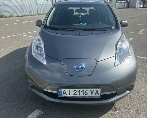 Серый Ниссан Лиф, объемом двигателя 0 л и пробегом 140 тыс. км за 7400 $, фото 7 на Automoto.ua