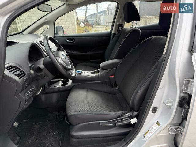 Серый Ниссан Лиф, объемом двигателя 0 л и пробегом 134 тыс. км за 6499 $, фото 16 на Automoto.ua