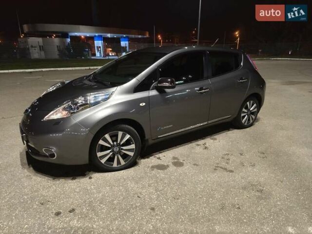 Серый Ниссан Лиф, объемом двигателя 0 л и пробегом 116 тыс. км за 6700 $, фото 3 на Automoto.ua