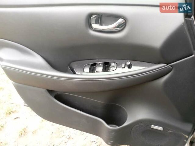 Серый Ниссан Лиф, объемом двигателя 0 л и пробегом 132 тыс. км за 5950 $, фото 26 на Automoto.ua