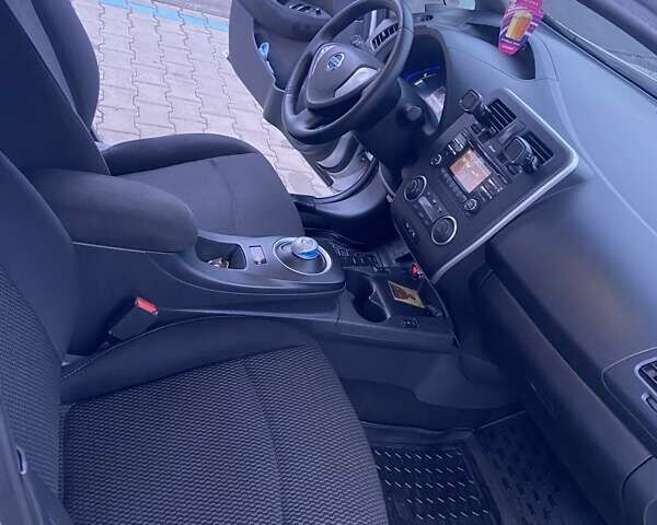 Сірий Ніссан Ліф, об'ємом двигуна 0 л та пробігом 132 тис. км за 7000 $, фото 7 на Automoto.ua