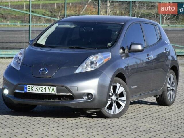 Серый Ниссан Лиф, объемом двигателя 0 л и пробегом 96 тыс. км за 7200 $, фото 16 на Automoto.ua