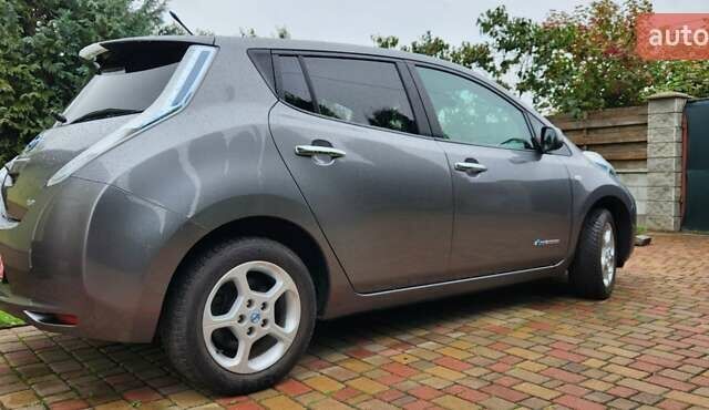 Серый Ниссан Лиф, объемом двигателя 0 л и пробегом 120 тыс. км за 6550 $, фото 3 на Automoto.ua