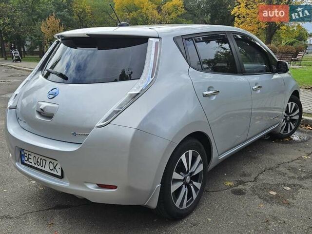 Серый Ниссан Лиф, объемом двигателя 0 л и пробегом 126 тыс. км за 7500 $, фото 4 на Automoto.ua