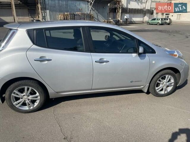 Сірий Ніссан Ліф, об'ємом двигуна 0 л та пробігом 107 тис. км за 7200 $, фото 4 на Automoto.ua