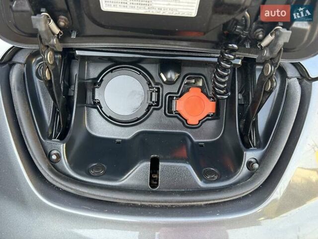 Сірий Ніссан Ліф, об'ємом двигуна 0 л та пробігом 154 тис. км за 8200 $, фото 50 на Automoto.ua