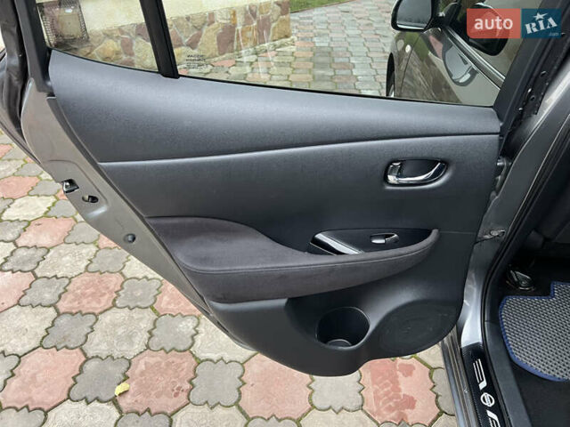 Серый Ниссан Лиф, объемом двигателя 0 л и пробегом 139 тыс. км за 7200 $, фото 32 на Automoto.ua