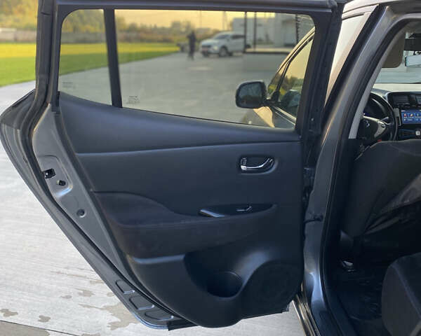 Серый Ниссан Лиф, объемом двигателя 0 л и пробегом 135 тыс. км за 6800 $, фото 22 на Automoto.ua