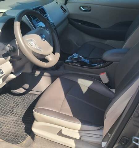 Сірий Ніссан Ліф, об'ємом двигуна 0 л та пробігом 81 тис. км за 7800 $, фото 4 на Automoto.ua