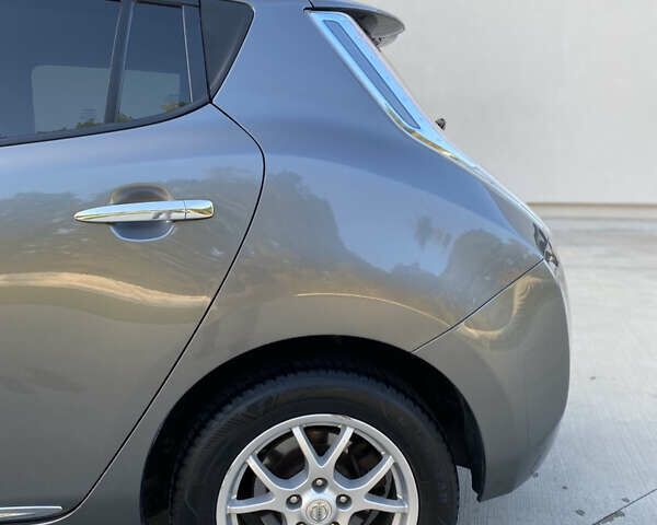 Серый Ниссан Лиф, объемом двигателя 0 л и пробегом 135 тыс. км за 6800 $, фото 12 на Automoto.ua