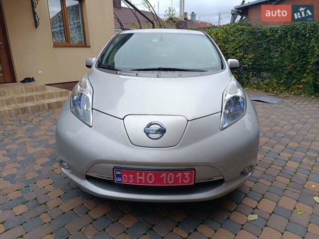 Ниссан Лиф 2014 в Ровно на Automoto.ua Серый Ниссан Лиф, объемом двигателя 0 л и пробегом 118 тыс. км за 5700 $, фото 4 на Automoto.ua