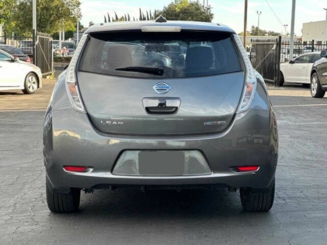 Серый Ниссан Лиф, объемом двигателя 0 л и пробегом 81 тыс. км за 4700 $, фото 6 на Automoto.ua