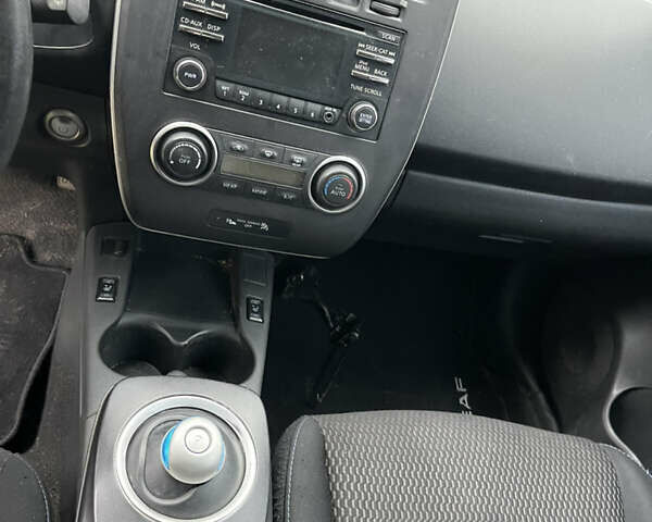 Серый Ниссан Лиф, объемом двигателя 0 л и пробегом 106 тыс. км за 5700 $, фото 16 на Automoto.ua