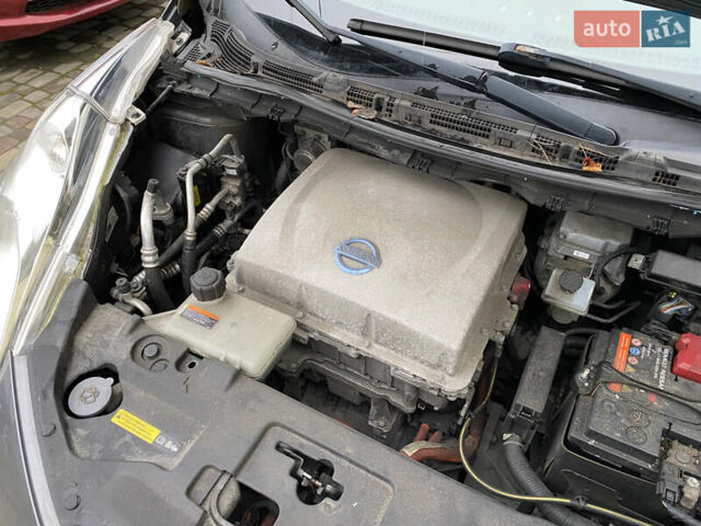 Серый Ниссан Лиф, объемом двигателя 0 л и пробегом 159 тыс. км за 6490 $, фото 9 на Automoto.ua