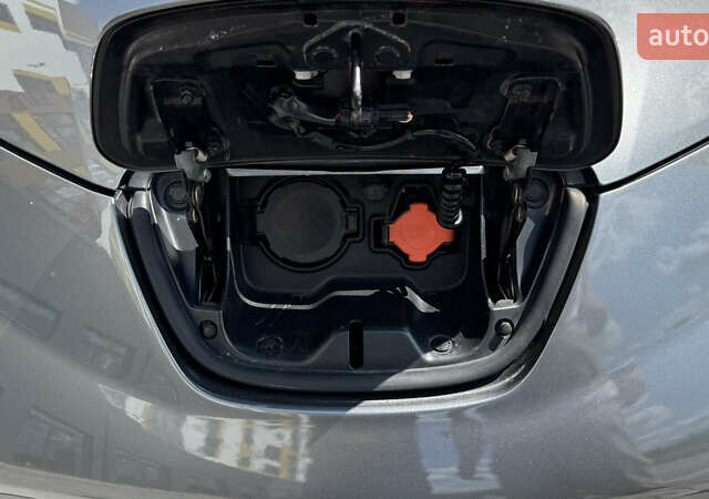 Серый Ниссан Лиф, объемом двигателя 0 л и пробегом 137 тыс. км за 6900 $, фото 19 на Automoto.ua