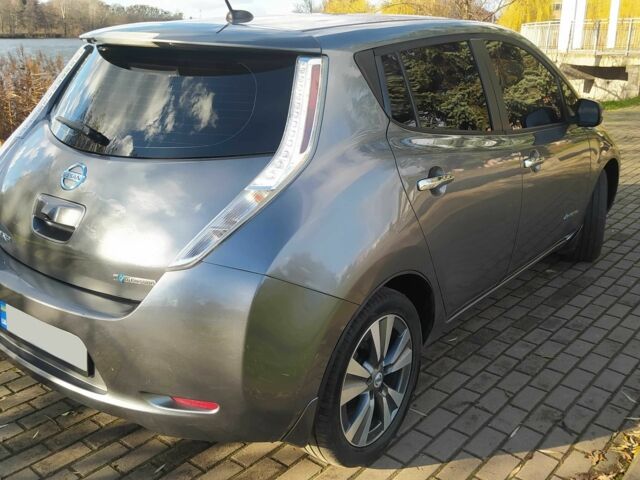 Серый Ниссан Лиф, объемом двигателя 3 л и пробегом 169 тыс. км за 6950 $, фото 6 на Automoto.ua