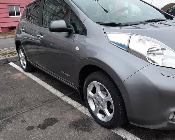 Серый Ниссан Лиф, объемом двигателя 0 л и пробегом 129 тыс. км за 7100 $, фото 1 на Automoto.ua