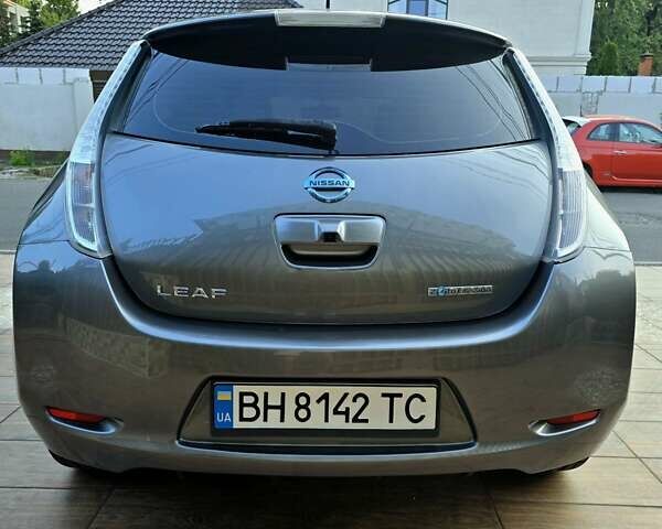 Сірий Ніссан Ліф, об'ємом двигуна 0 л та пробігом 86 тис. км за 7800 $, фото 9 на Automoto.ua