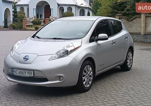 Сірий Ніссан Ліф, об'ємом двигуна 0 л та пробігом 118 тис. км за 6400 $, фото 4 на Automoto.ua