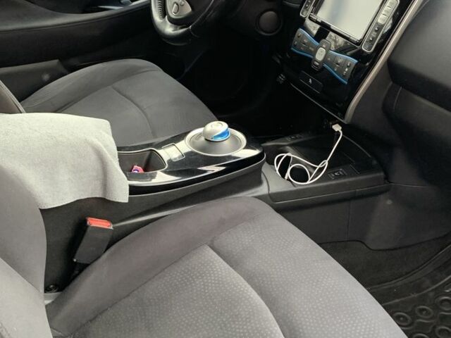 Серый Ниссан Лиф, объемом двигателя 0 л и пробегом 153 тыс. км за 7600 $, фото 5 на Automoto.ua